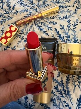 Estée Lauder Joy collection pieces